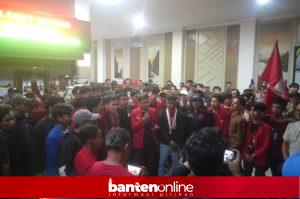 IMG-20250915-WA0078-300x199 Puluhan Mahasiswa Demo DPRD Pandeglang, Sampaikan Empat Tuntutan