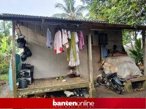 IMG-20251002-WA0094-300x225 25 Tahun Banten Berdiri, Inilah Potret Kehidupan Banyak Rumah Tak Layak Huni di Lebak dan Pandeglang