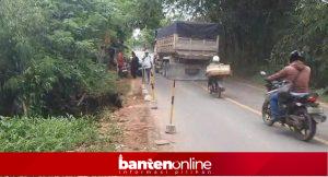 IMG-20251029-WA0081-300x162 Jalan Nasional Labuan–Pandeglang Longsor, Warga Diminta Waspada