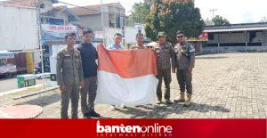 IMG-20251228-WA0063-300x155 Satpol PP Pandeglang Turunkan Bendera Merah Putih Lusuh di Depan Gedung Juang 45