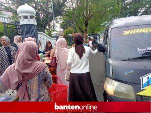 IMG20260307165658-300x225 IKID Pandeglang Bagikan Takjil kepada Pengendara