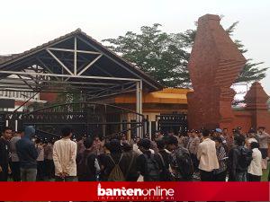 IMG-20260513-WA0091-300x225 Tuntut Pengadilan HAM Ad Hoc Tragedi Trisakti, Mahasiswa Geruduk DPRD Banten