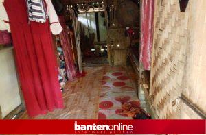IMG-20260521-WA0059-300x197 Miris! Lansia di Pandeglang Ngaku Tak Pernah Tersentuh Bansos, Hidup dari Cari Kayu Bakar