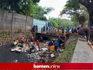 IMG-20260523-WA0092-300x225 Cegah Banjir, Andra Soni-Sachrudin Gencarkan Gerakan Bebersih Kali