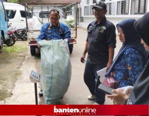 IMG_20260520_185647-300x233 DLHK Banten Kelola 349,9 Kilogram Sampah Lewat Penimbangan dan Pengomposan