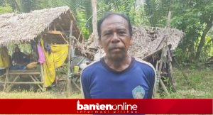 Screenshot_2026-05-23-14-24-09-00_6012fa4d4ddec268fc5c7112cbb265e7-300x162 Miris! Lansia di Pandeglang Tinggal di Saung Samping Kandang Kerbau