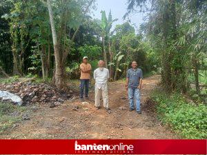 IMG-20260823-WA0023-300x225 Warga Kampung Gowok Gotong Royong Bangun Jalan Lingkungan Dekat Kantor Gubernur Banten