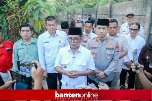 IMG-20260923-WA0160-300x200 Gubernur Andra Soni Sambangi Rumah Duka Surakman, Korban KM Arupadhatu I