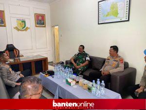 IMG-20261006-WA0051-300x225 Kapolres Pandeglang Sambangi Subdenpom, Bawa Kue HUT ke-81 TNI